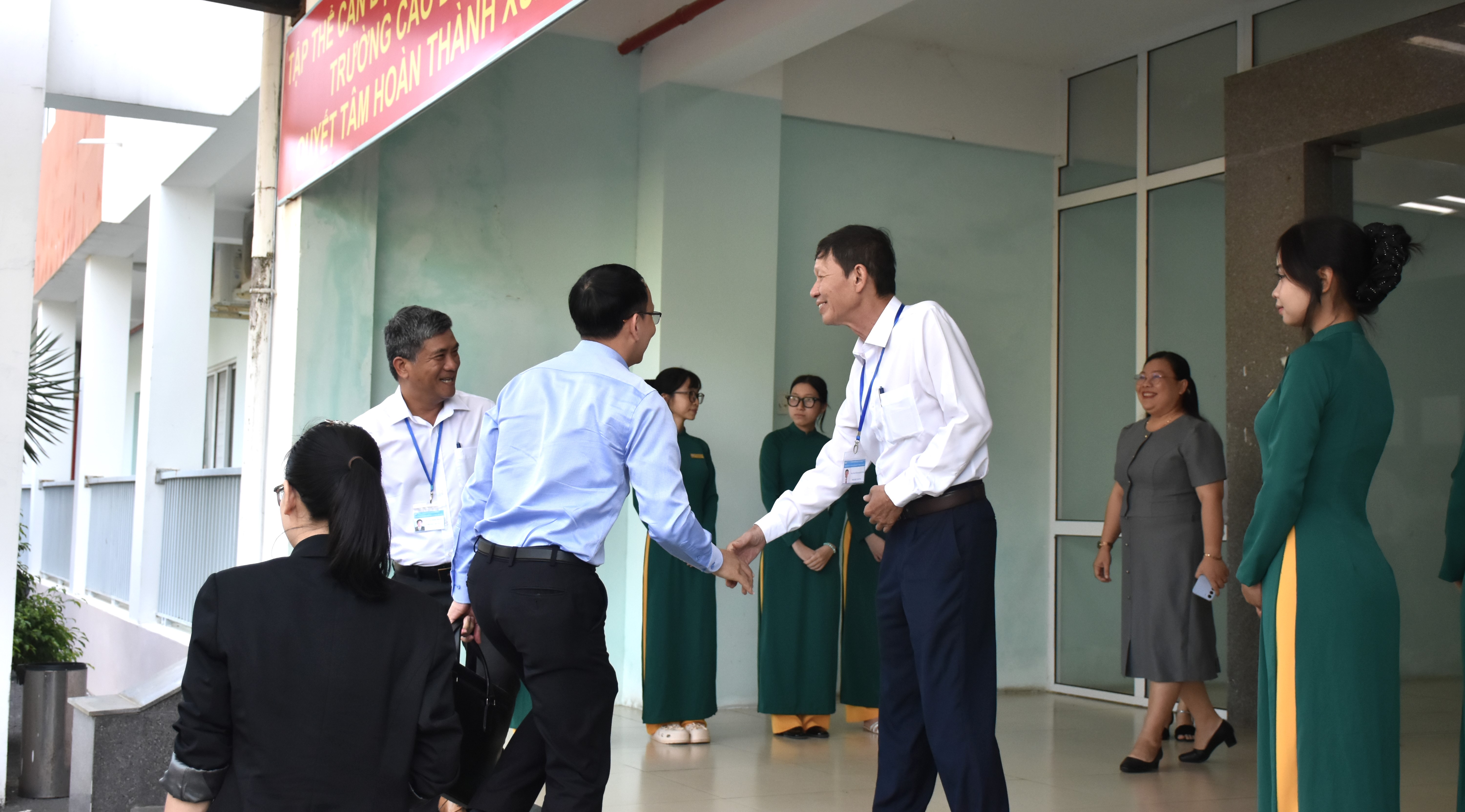 Trường Cao đẳng Kỹ thuật Công nghệ Nha Trang nhiệt liệt chào mừng đoàn công tác của UBND tỉnh Khánh Hòa đến thăm và làm việc tại trường